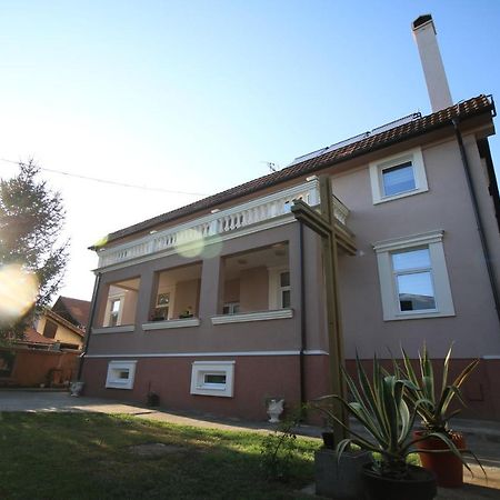 Hostel Teresianum Aleksinac Kültér fotó